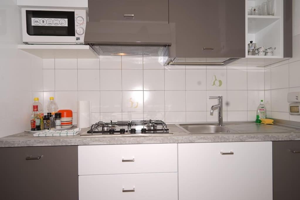 Central Guesthouse Cir 015146-Cni-01484 Milano Eksteriør billede