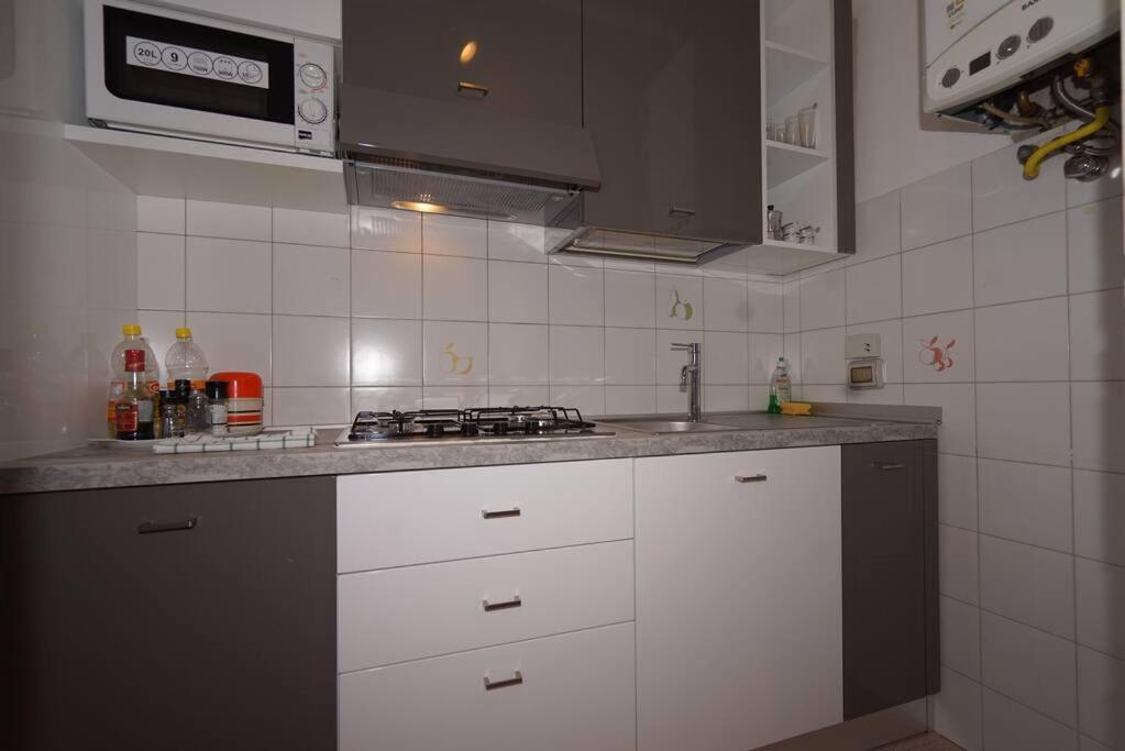 Central Guesthouse Cir 015146-Cni-01484 Milano Eksteriør billede