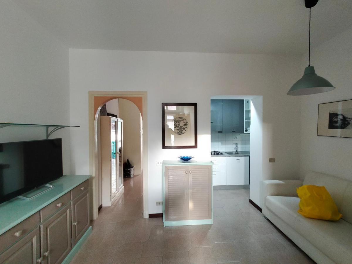 Central Guesthouse Cir 015146-Cni-01484 Milano Eksteriør billede